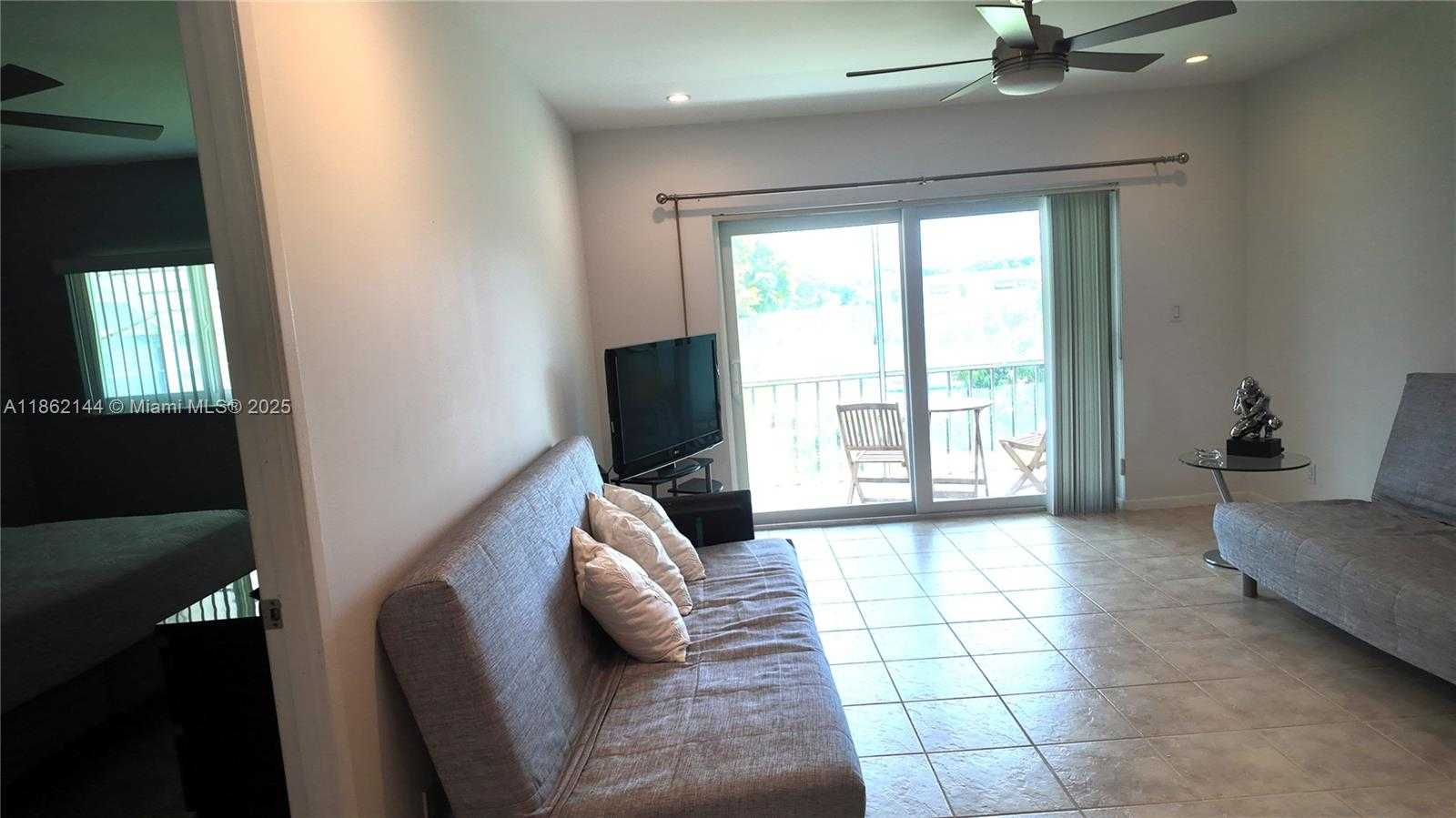 Small Image of 5200 WASHINGTON ST #302, Hollywood Number 13