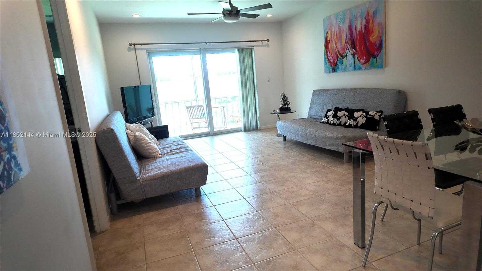 Small Image of 5200 WASHINGTON ST #302, Hollywood Number 14