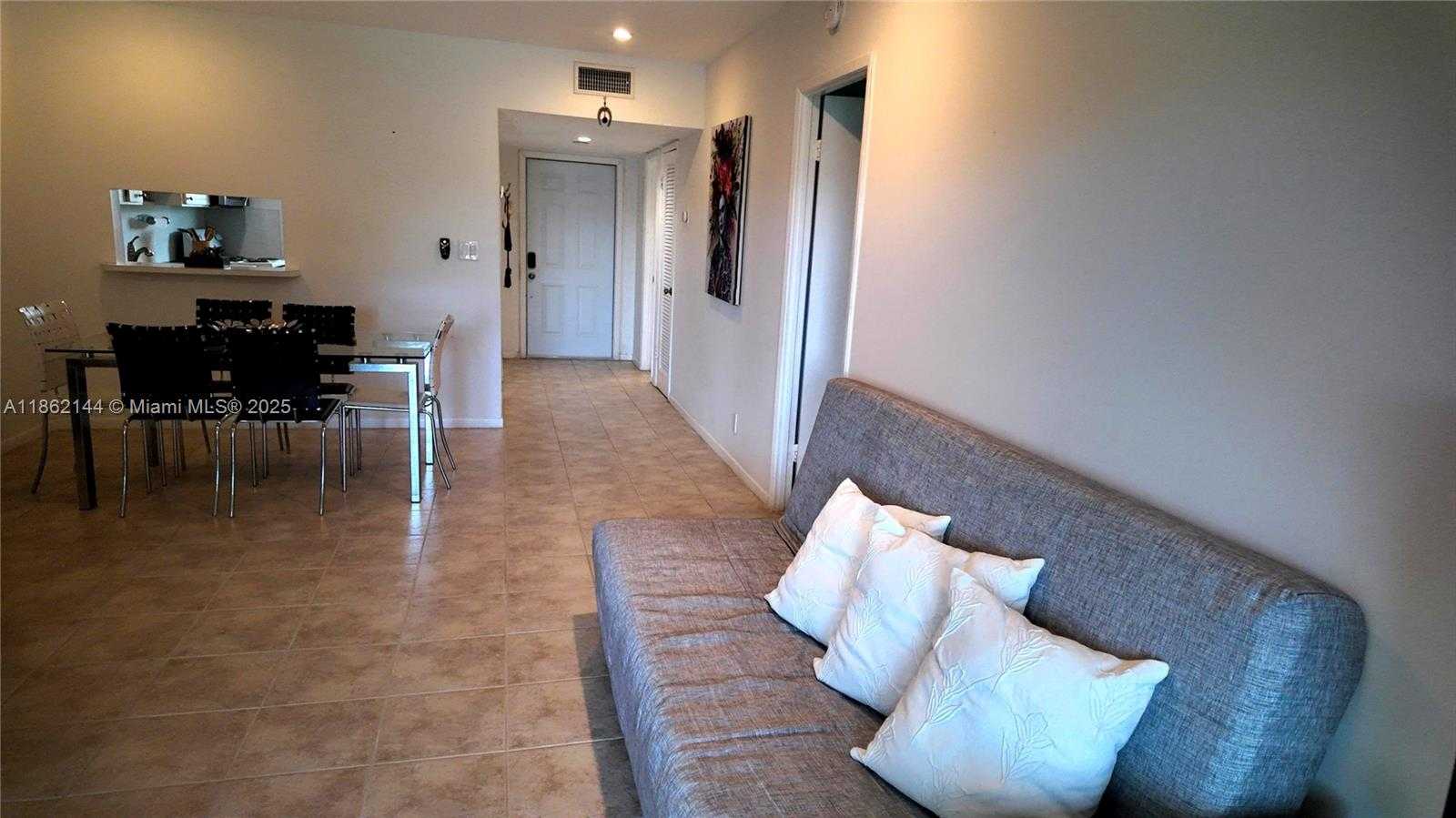 Small Image of 5200 WASHINGTON ST #302, Hollywood Number 16