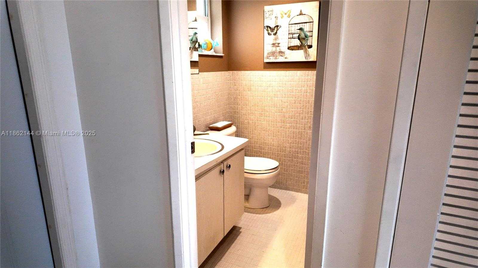 Small Image of 5200 WASHINGTON ST #302, Hollywood Number 25