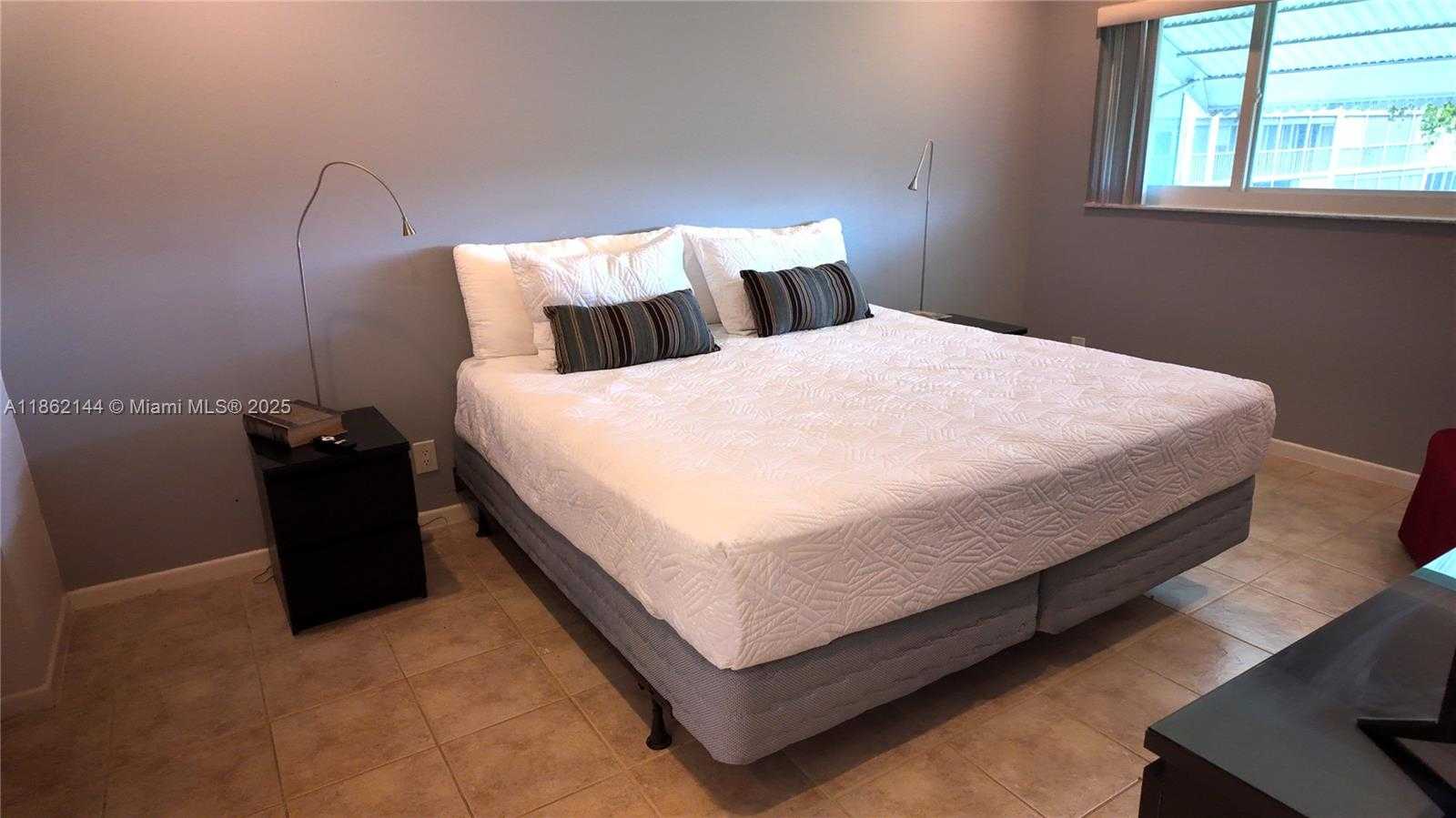 Small Image of 5200 WASHINGTON ST #302, Hollywood Number 27