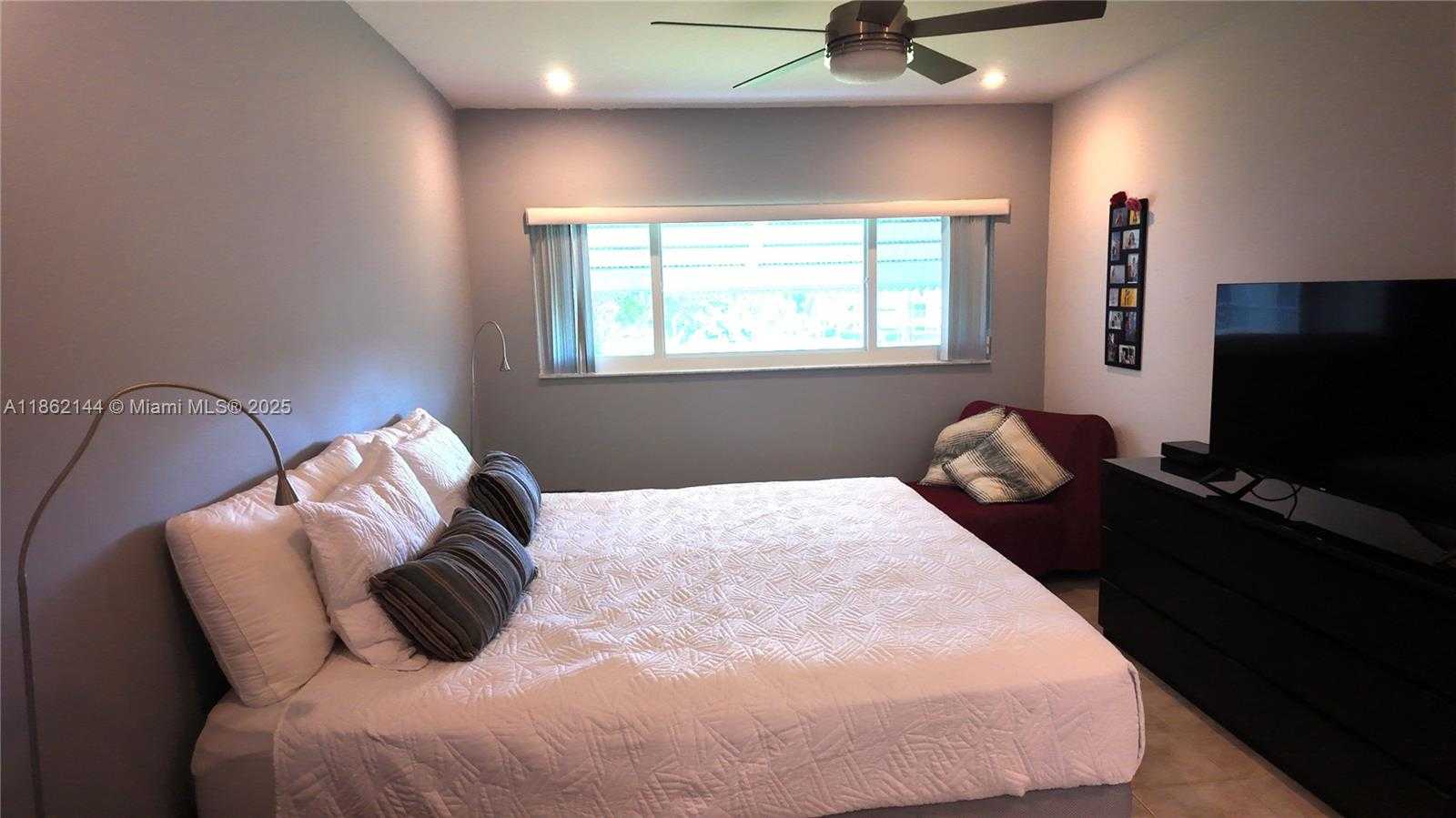 Small Image of 5200 WASHINGTON ST #302, Hollywood Number 29