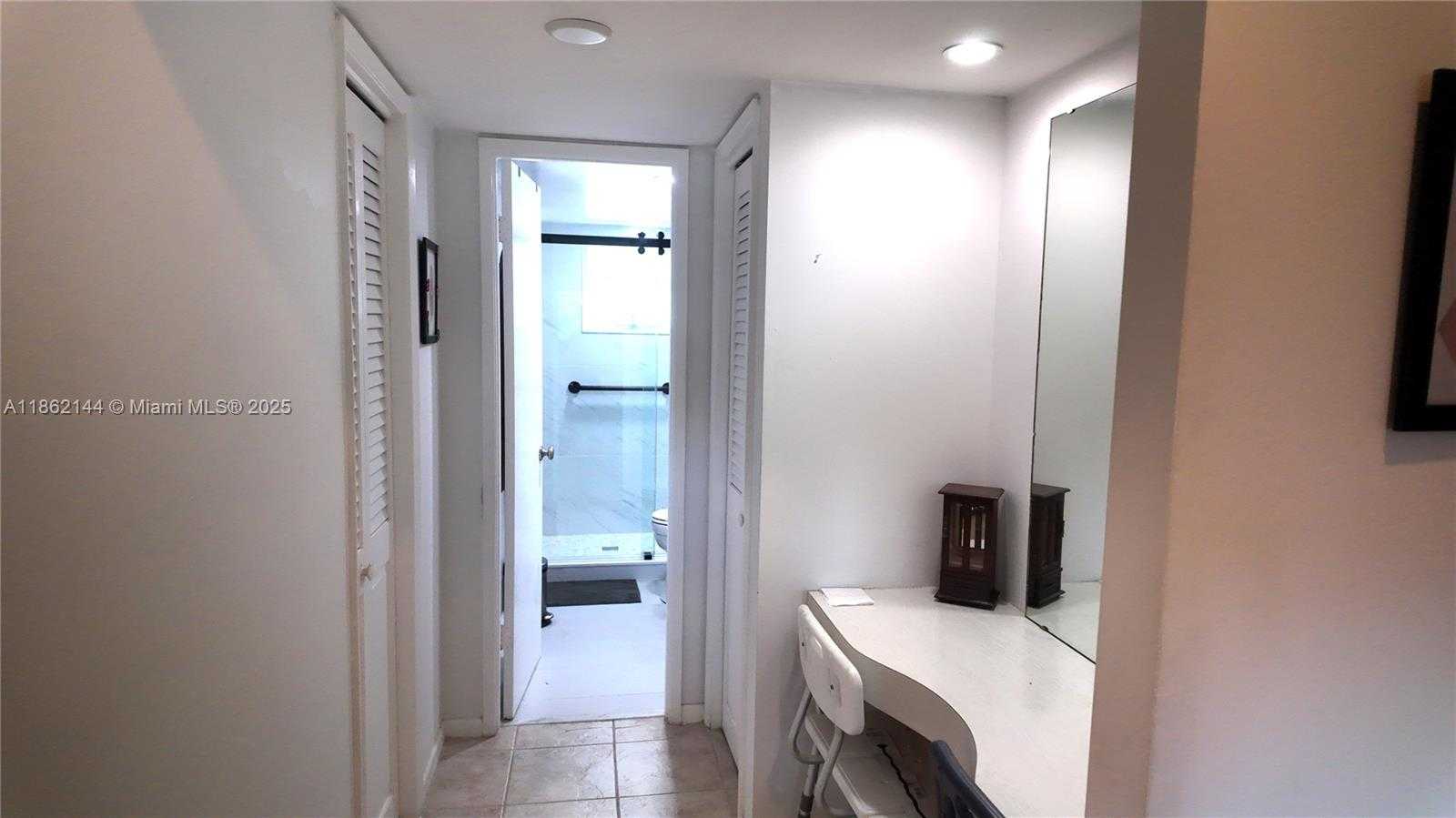 Small Image of 5200 WASHINGTON ST #302, Hollywood Number 31