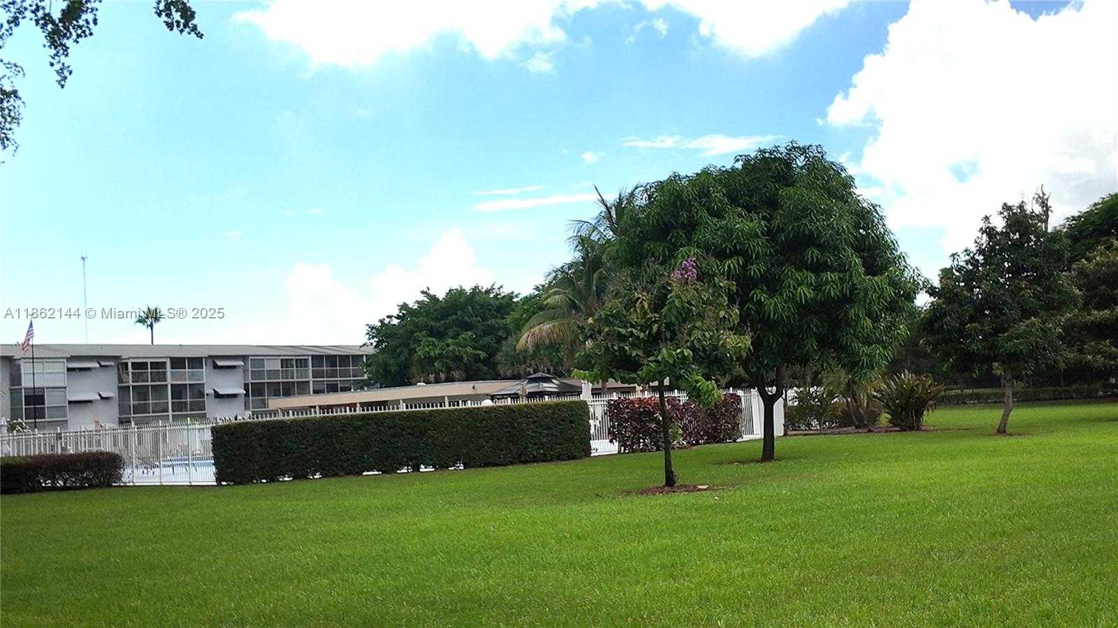 Small Image of 5200 WASHINGTON ST #302, Hollywood Number 6