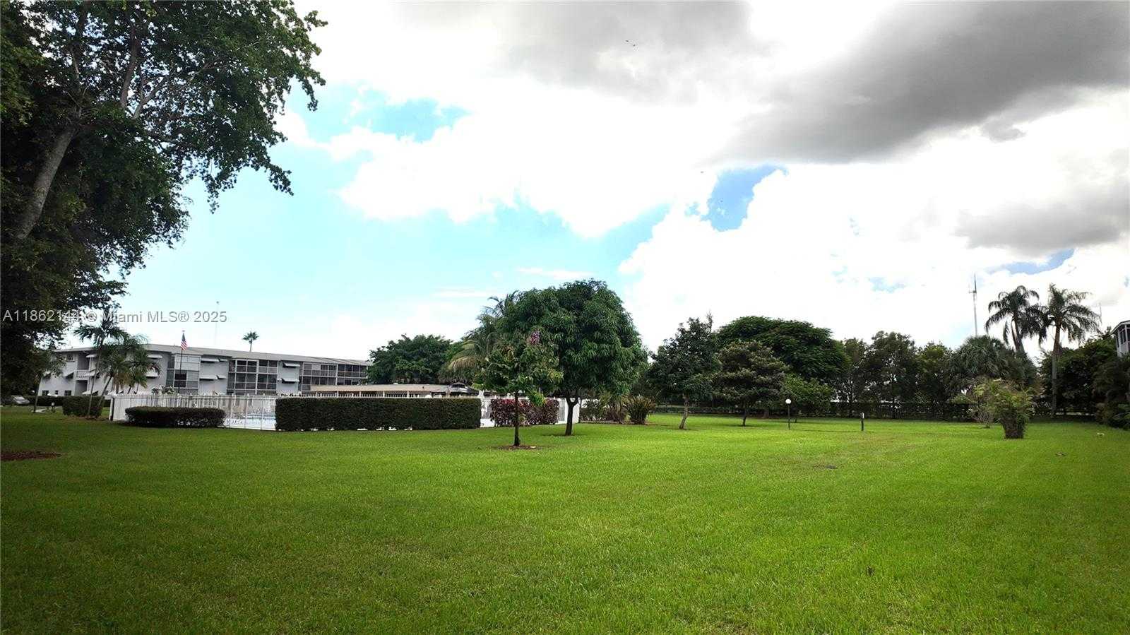 Small Image of 5200 WASHINGTON ST #302, Hollywood Number 7