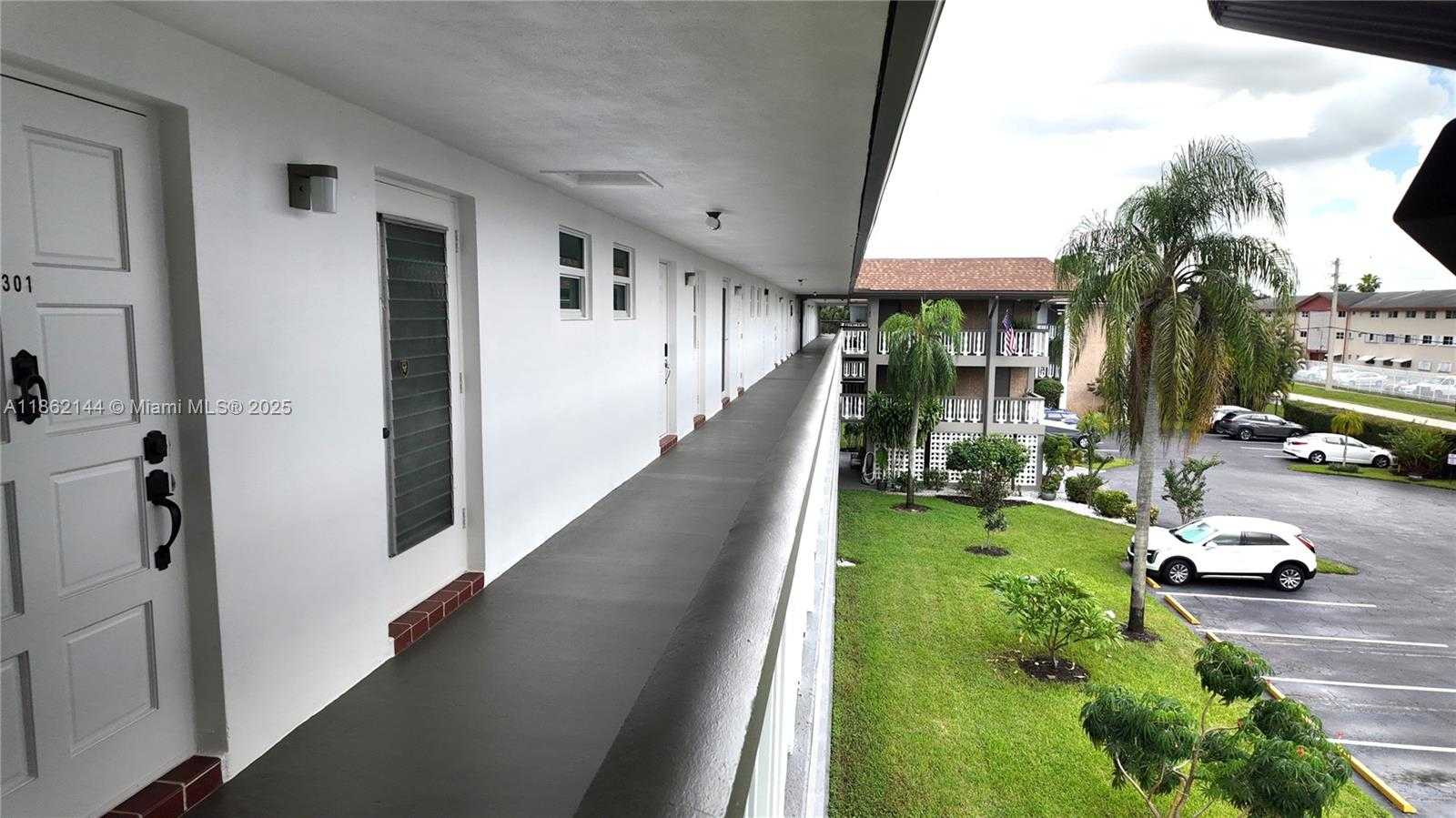 Small Image of 5200 WASHINGTON ST #302, Hollywood Number 9