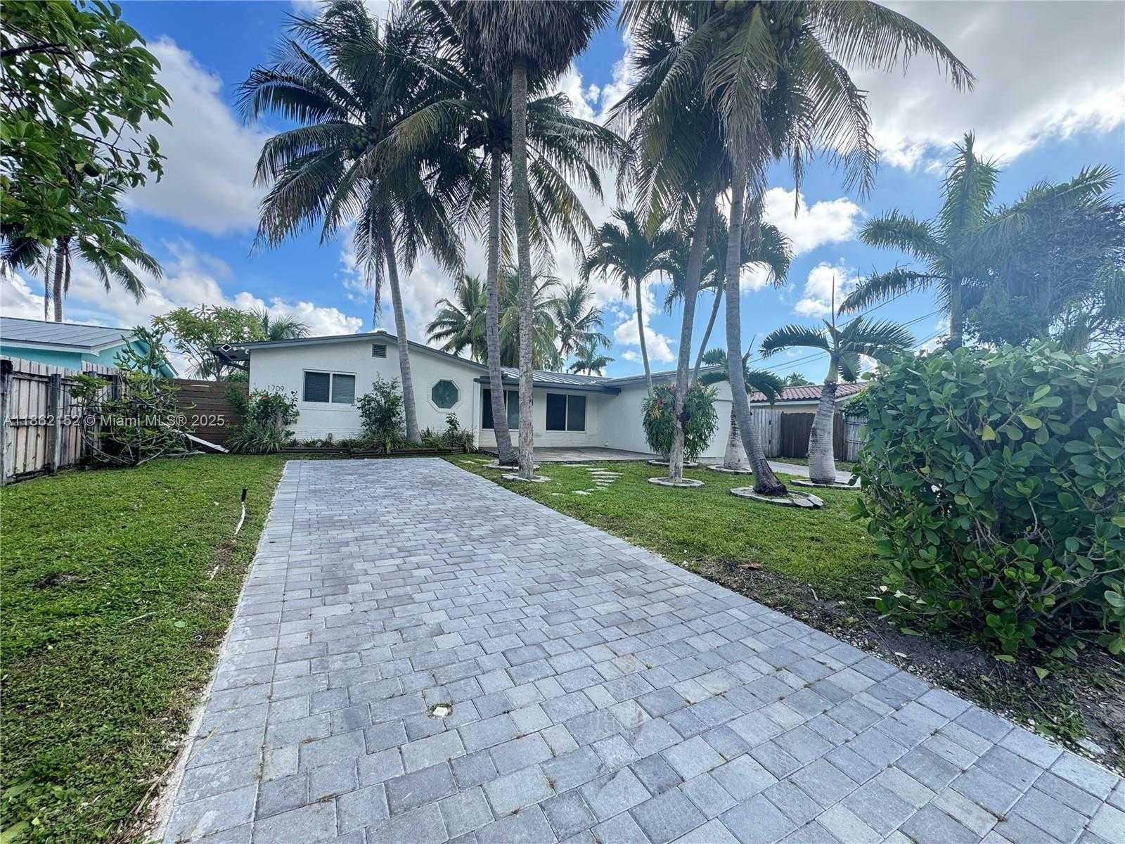 Small Image of 1709 SOUTH WEST 5TH PL, Fort Lauderdale Number 2