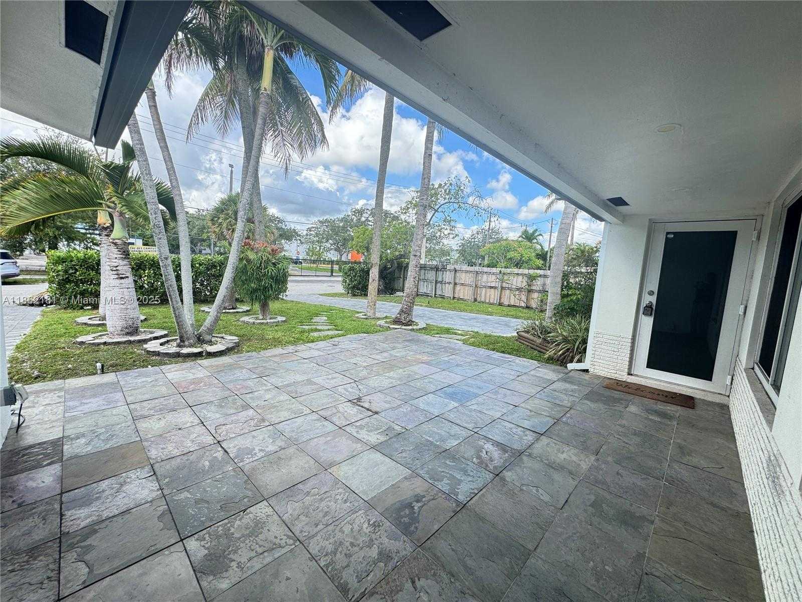 Small Image of 1709 SOUTH WEST 5TH PL, Fort Lauderdale Number 4