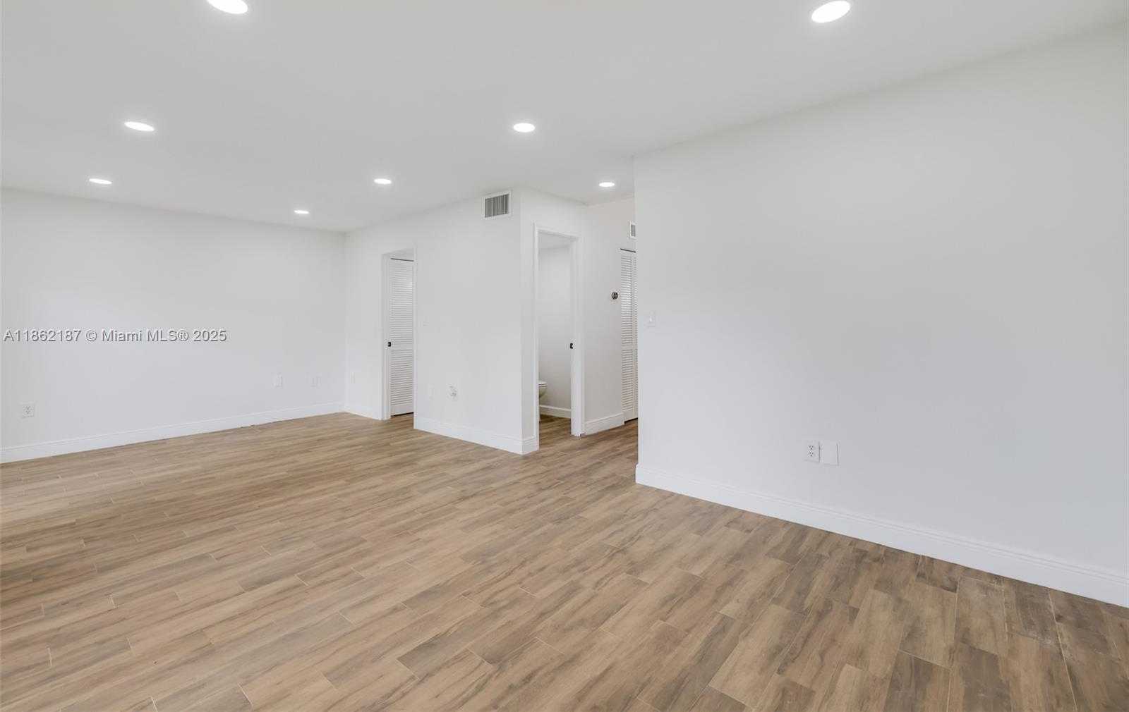 Small Image of 10516 SOUTH WEST 112TH AVE, Miami Number 10
