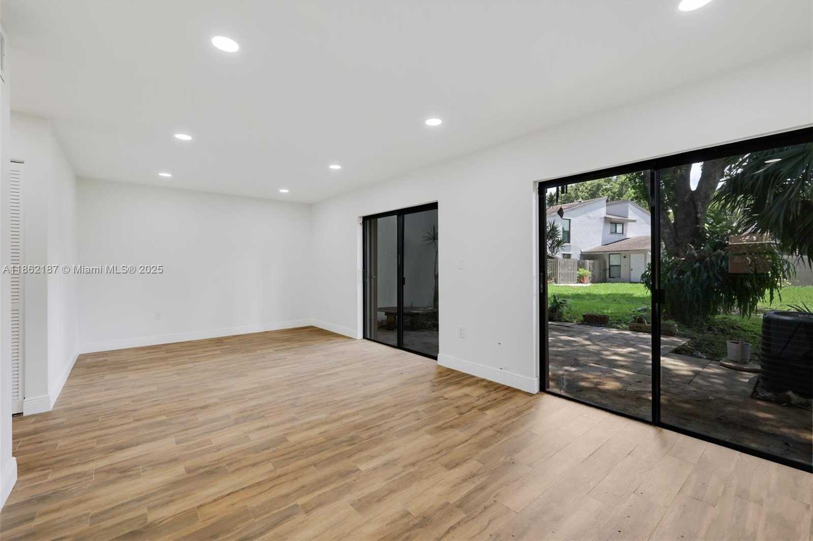 Small Image of 10516 SOUTH WEST 112TH AVE, Miami Number 11
