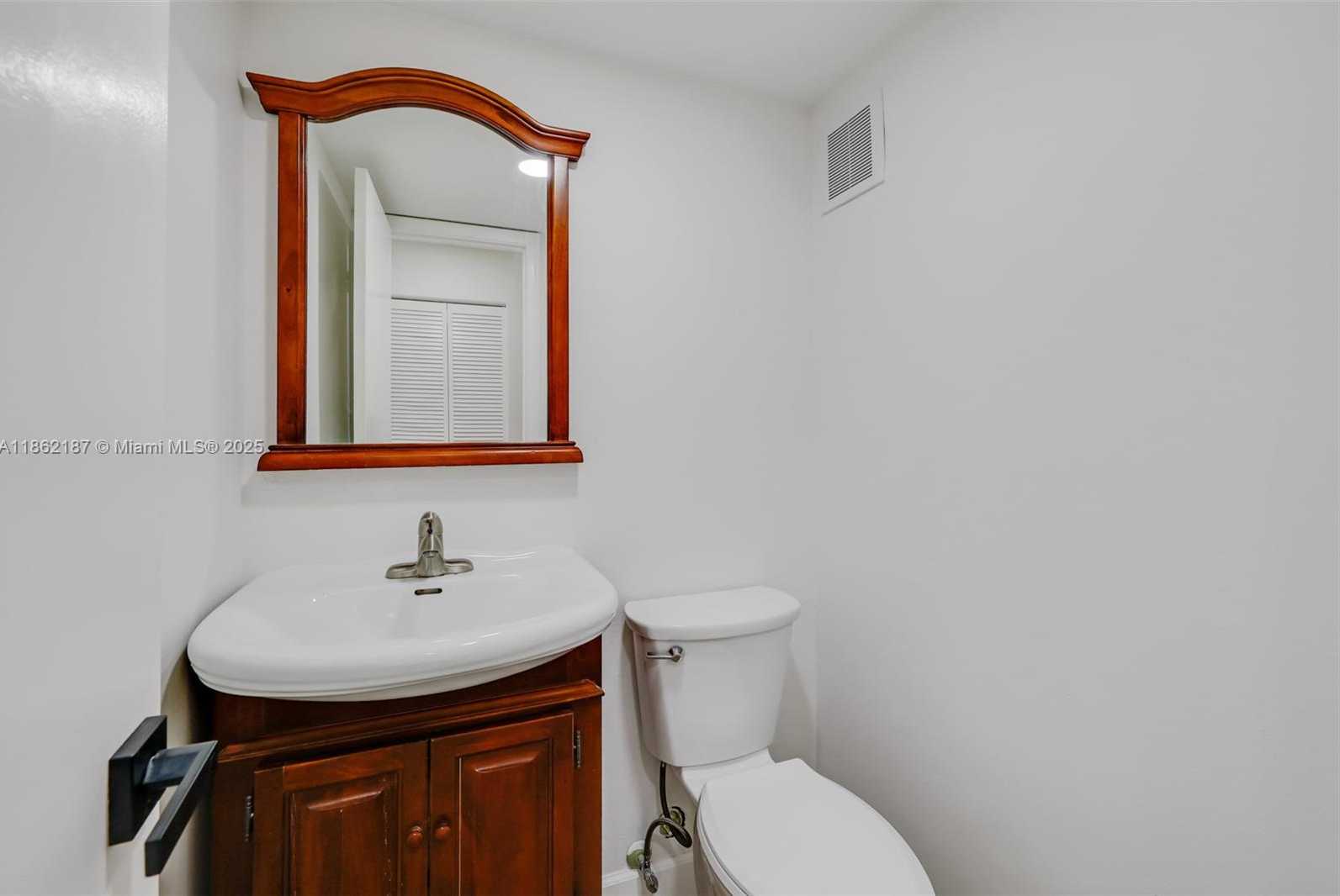 Small Image of 10516 SOUTH WEST 112TH AVE, Miami Number 12