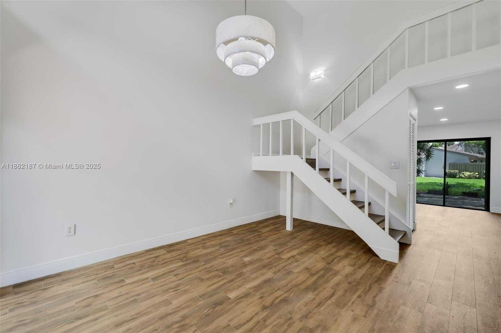 Small Image of 10516 SOUTH WEST 112TH AVE, Miami Number 2