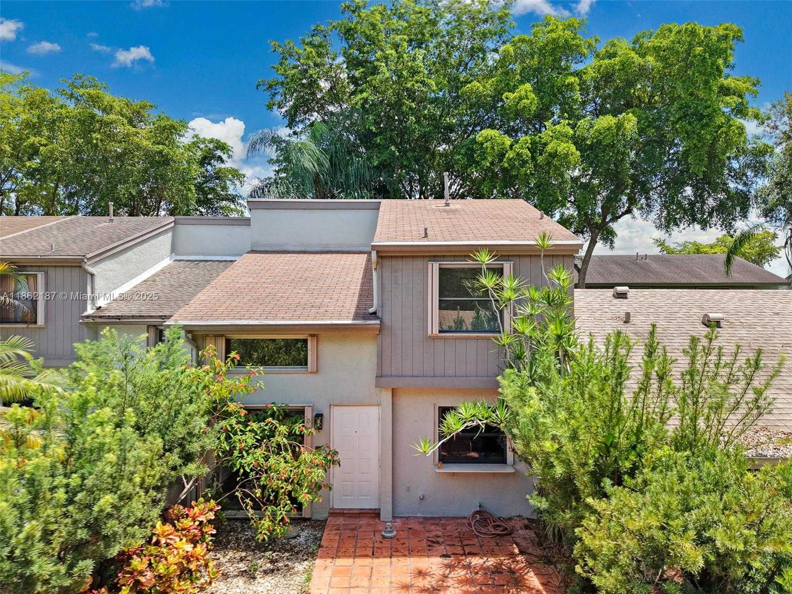 Small Image of 10516 SOUTH WEST 112TH AVE, Miami Number 30