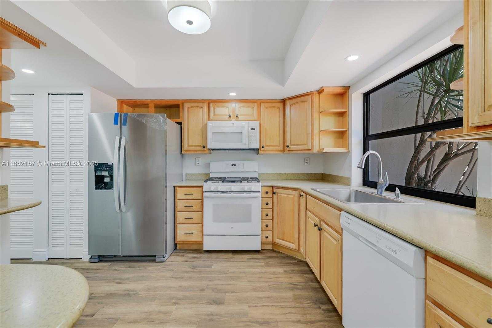 Small Image of 10516 SOUTH WEST 112TH AVE, Miami Number 4