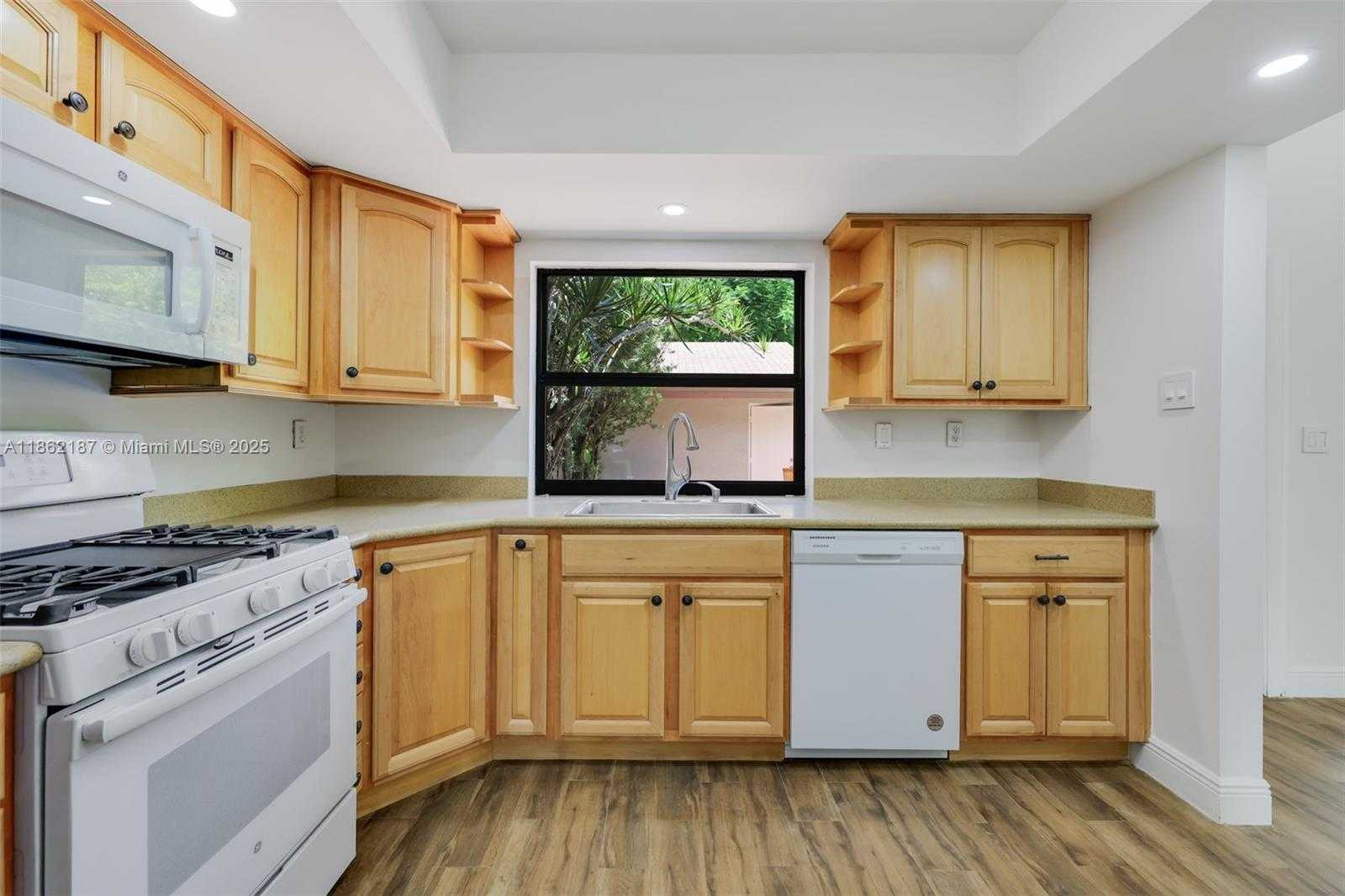 Small Image of 10516 SOUTH WEST 112TH AVE, Miami Number 5
