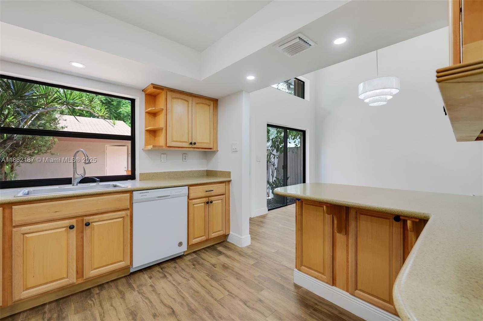 Small Image of 10516 SOUTH WEST 112TH AVE, Miami Number 6