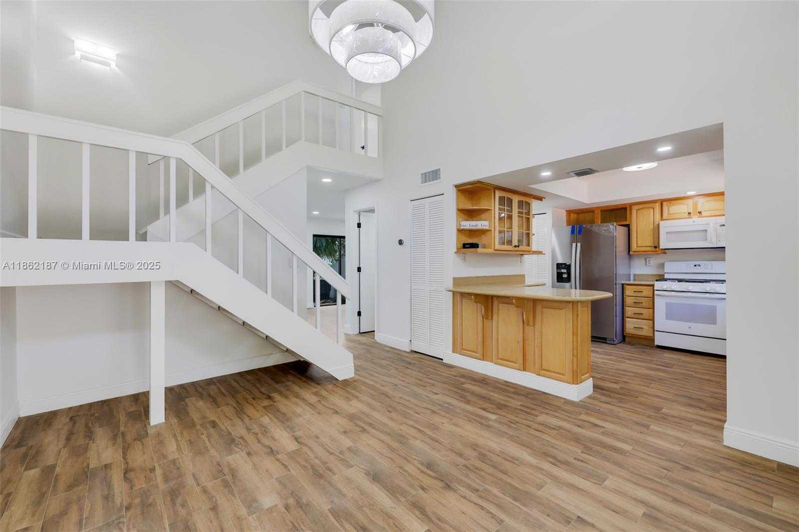 Small Image of 10516 SOUTH WEST 112TH AVE, Miami Number 7