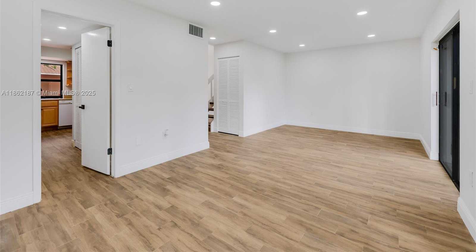 Small Image of 10516 SOUTH WEST 112TH AVE, Miami Number 8