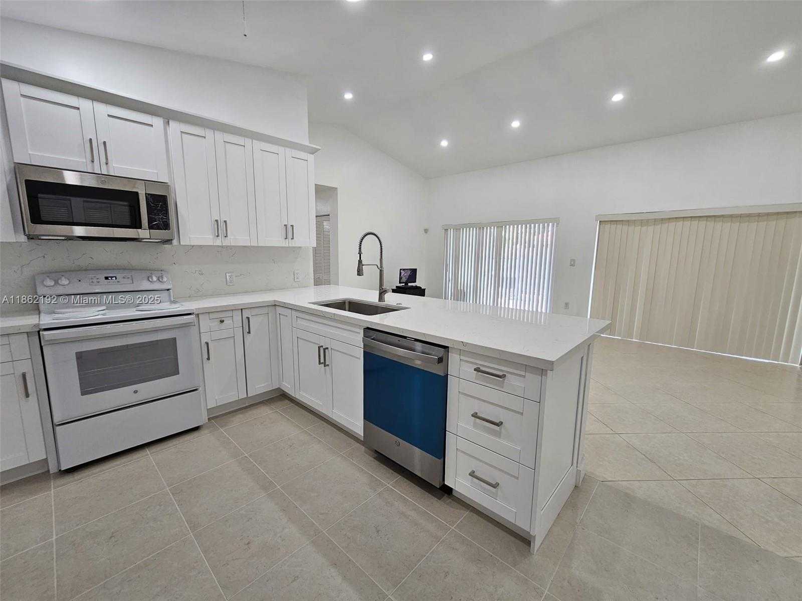 Small Image of 15160 SOUTH WEST 128TH AVE, Miami Number 2