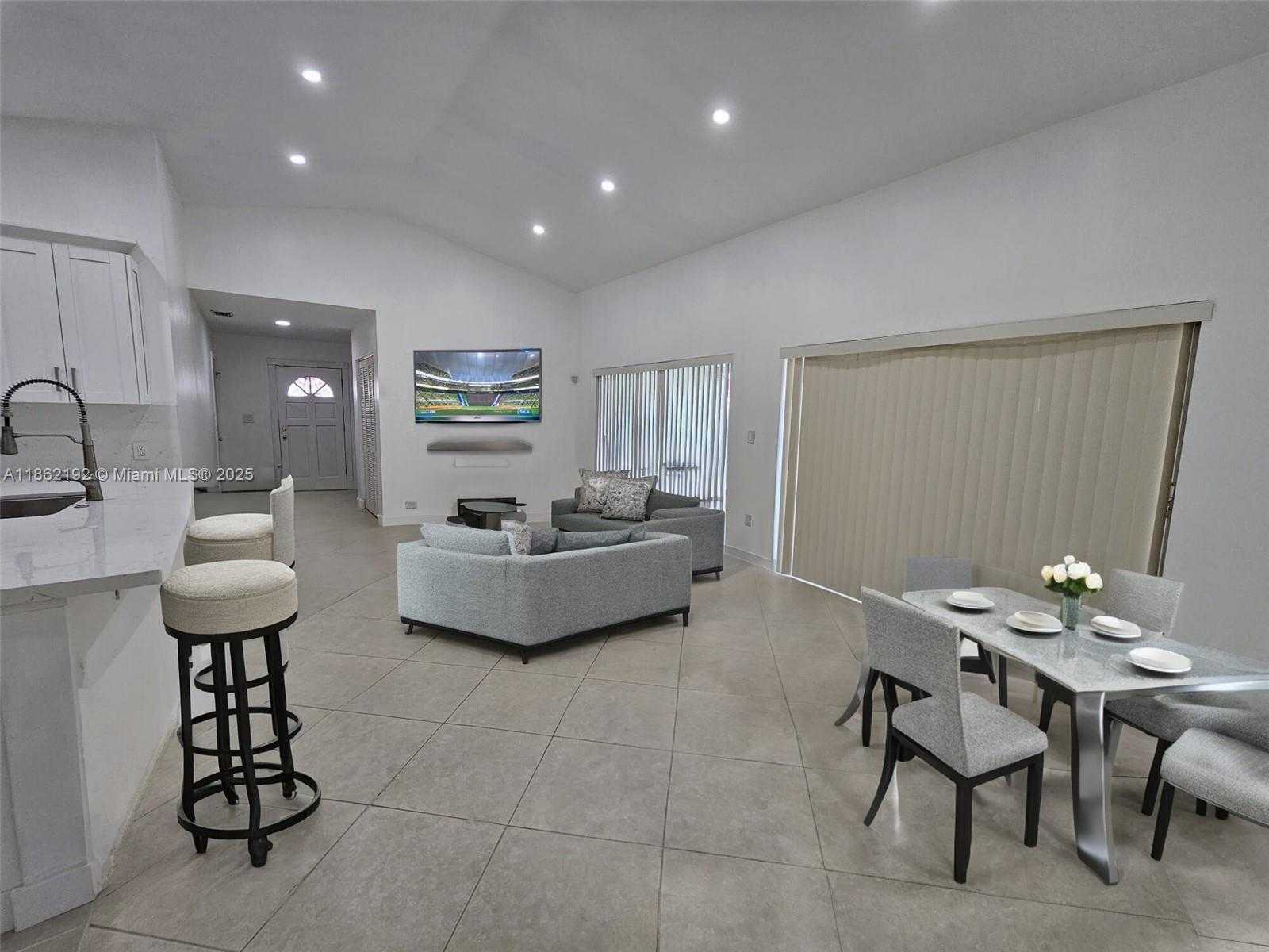 Small Image of 15160 SOUTH WEST 128TH AVE, Miami Number 3
