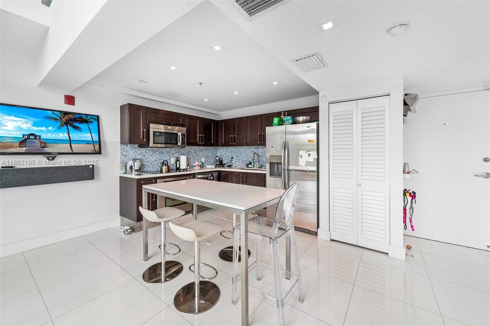 Small Image of 401 JEFFERSON AVE #5, Miami Beach Number 2