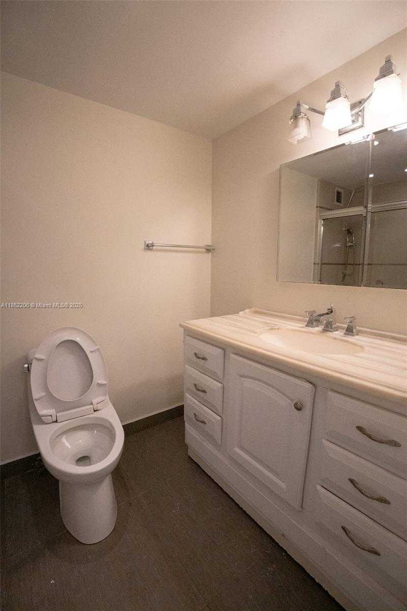 Small Image of 4747 COLLINS AVE #1510, Miami Beach Number 23