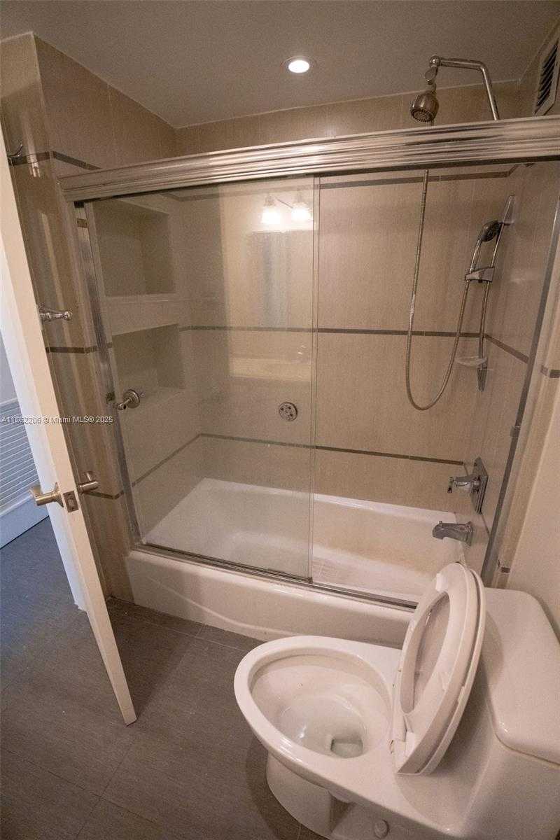 Small Image of 4747 COLLINS AVE #1510, Miami Beach Number 24