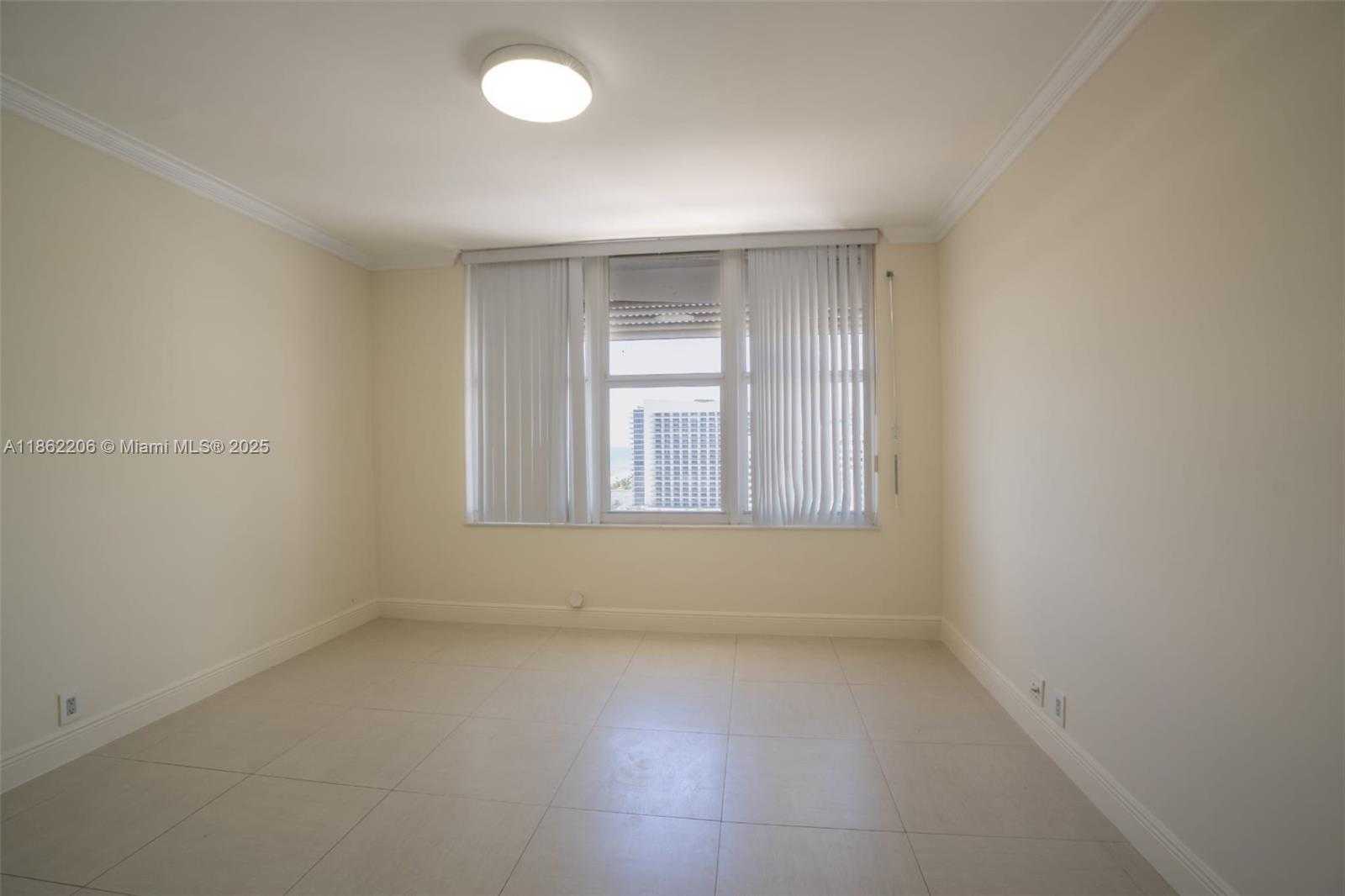 Small Image of 4747 COLLINS AVE #1510, Miami Beach Number 25