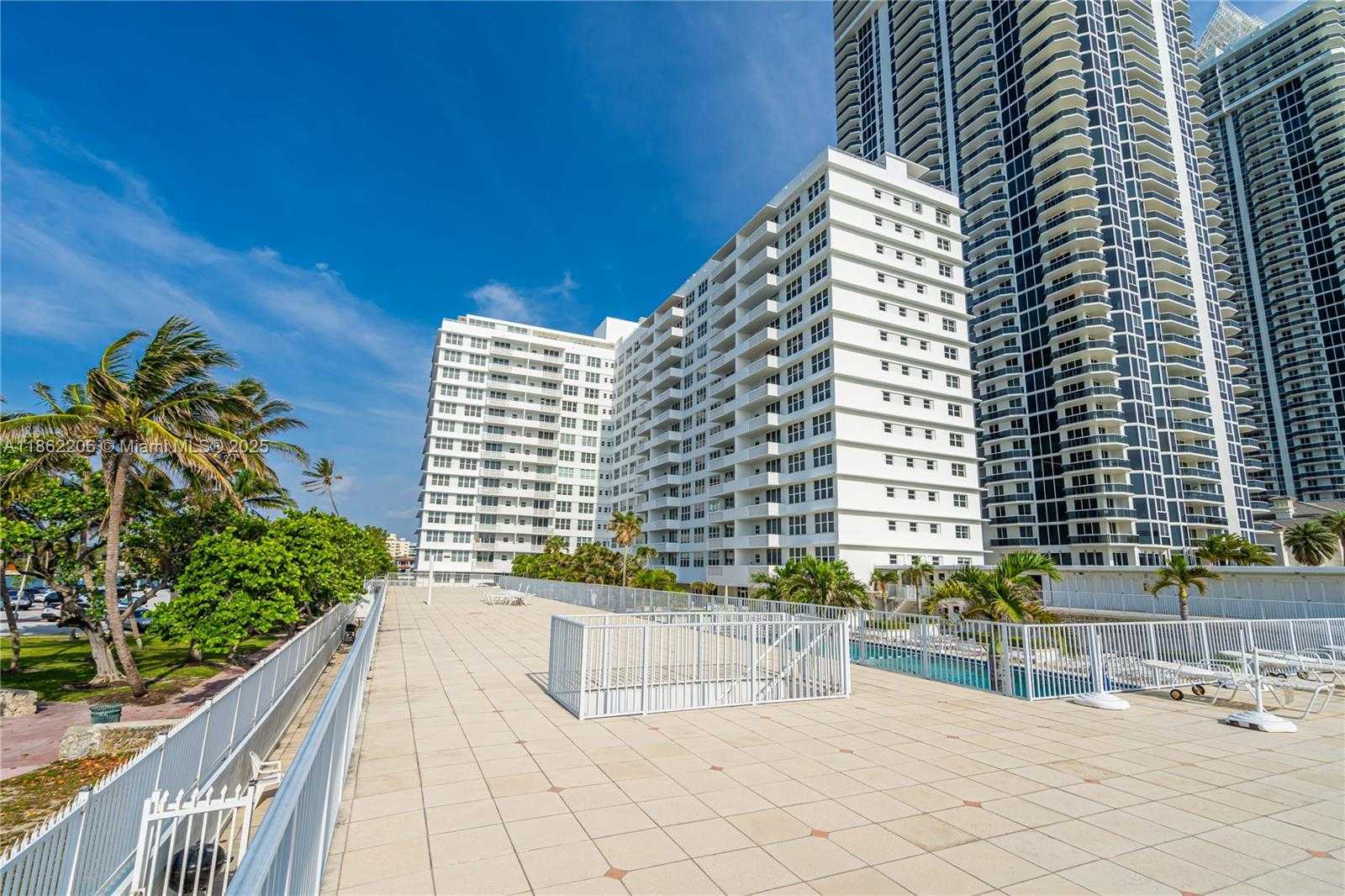 Small Image of 4747 COLLINS AVE #1510, Miami Beach Number 8