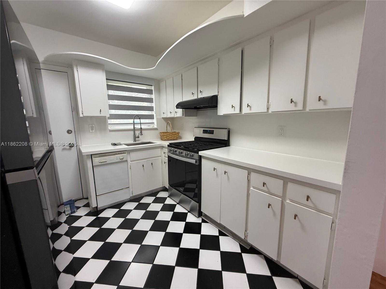 Small Image of 1101 98TH ST #5, Bay Harbor Islands Number 4