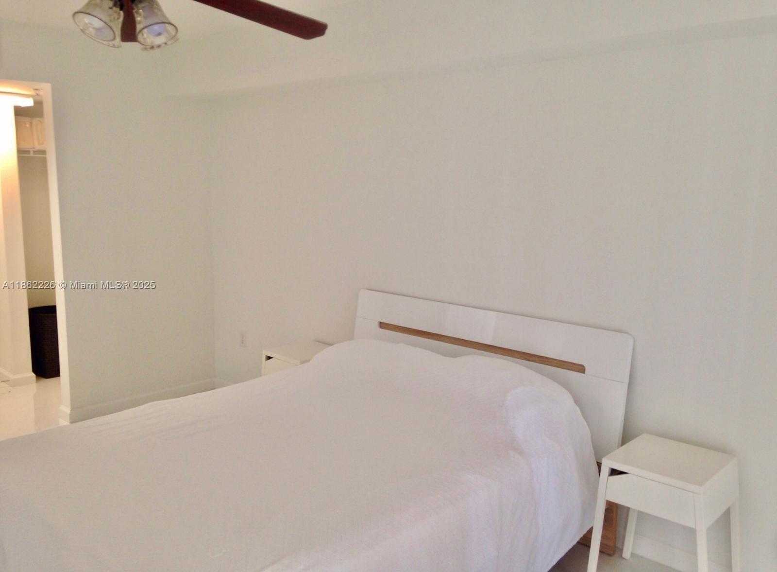 Small Image of 1200 BRICKELL BAY DR #3121, Miami Number 2