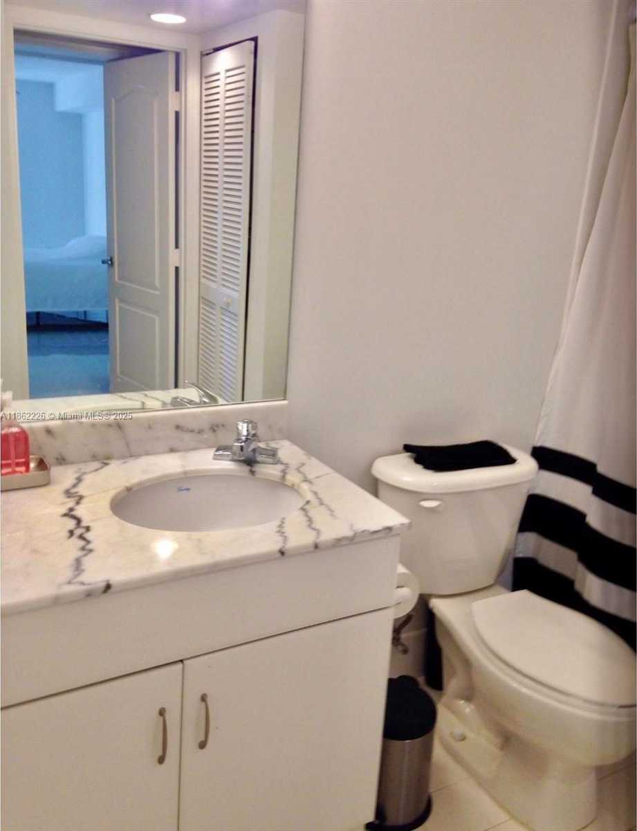 Small Image of 1200 BRICKELL BAY DR #3121, Miami Number 3