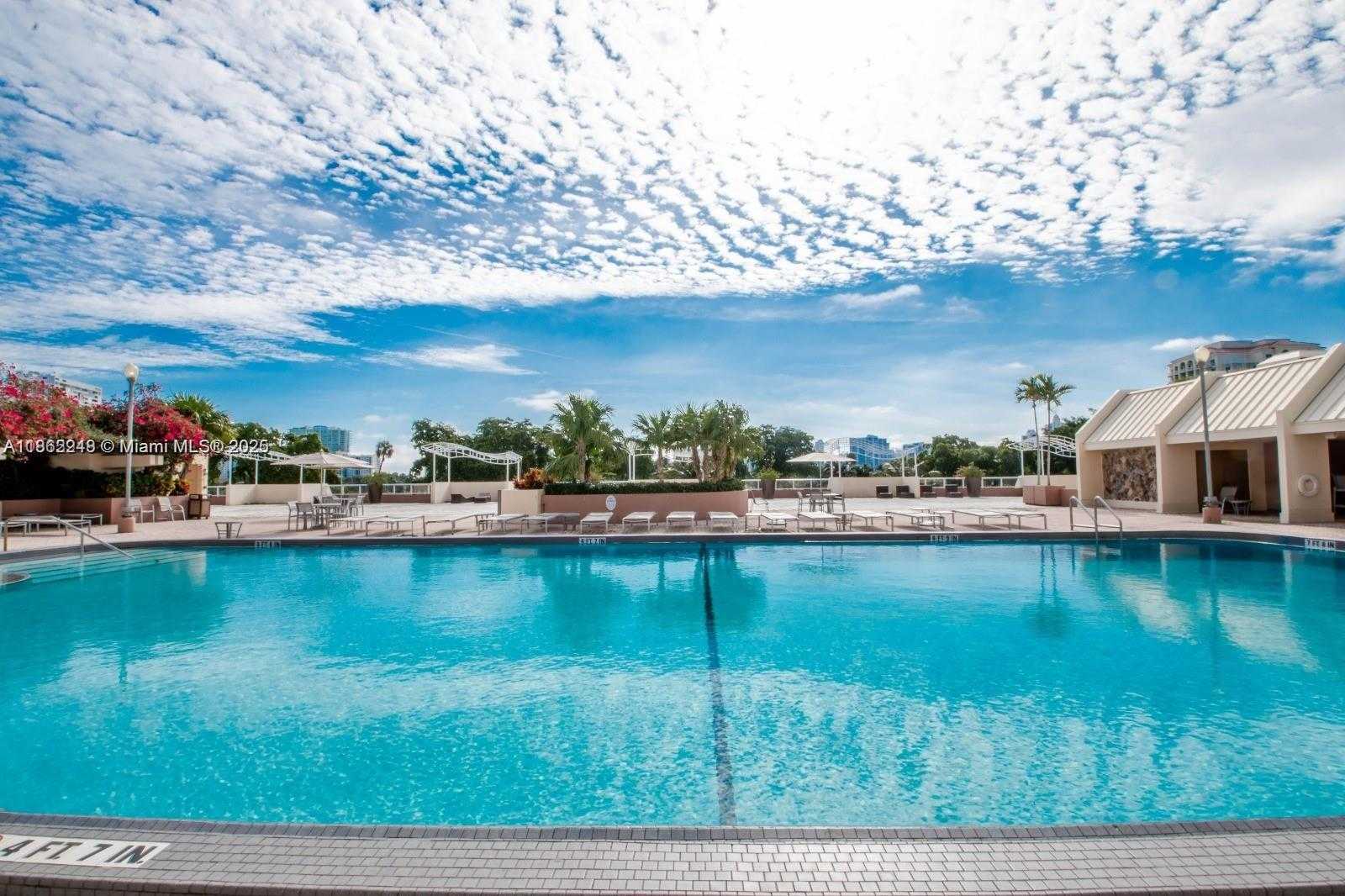 Small Image of 20335 E Country Club Dr, Aventura, FL 33180, USA Number 14