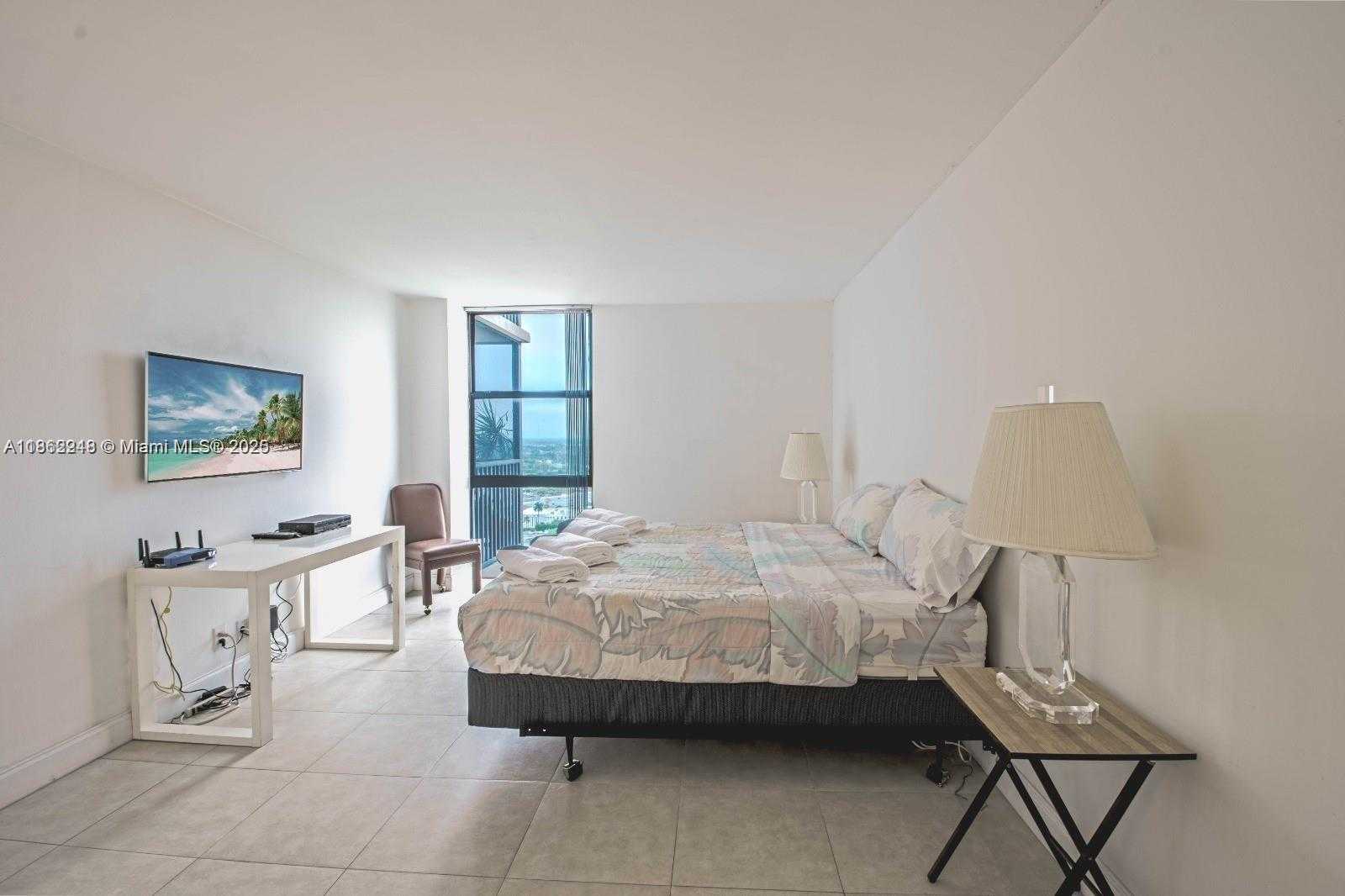 Small Image of 20335 E Country Club Dr, Aventura, FL 33180, USA Number 5