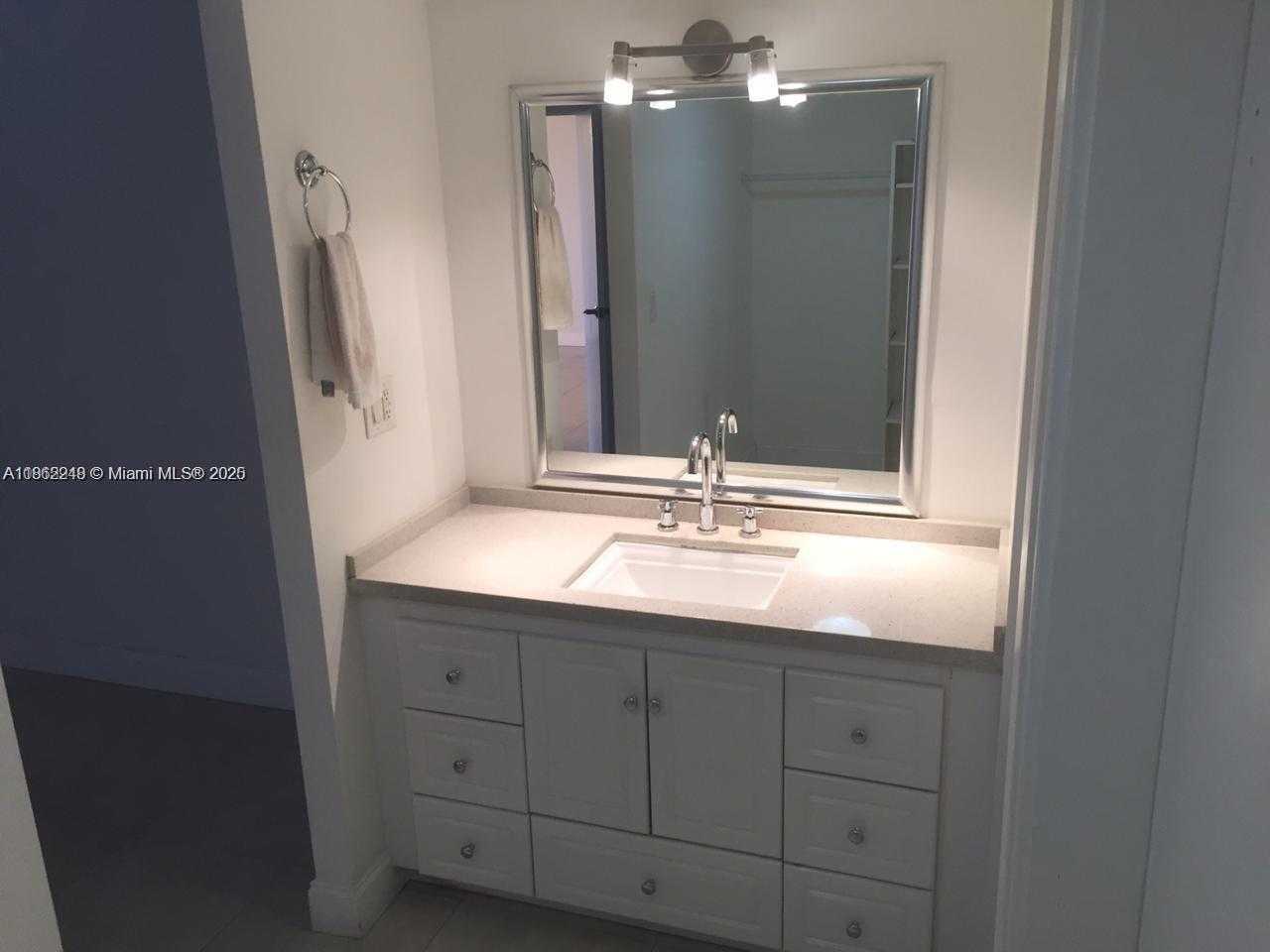 Small Image of 20335 E Country Club Dr, Aventura, FL 33180, USA Number 7