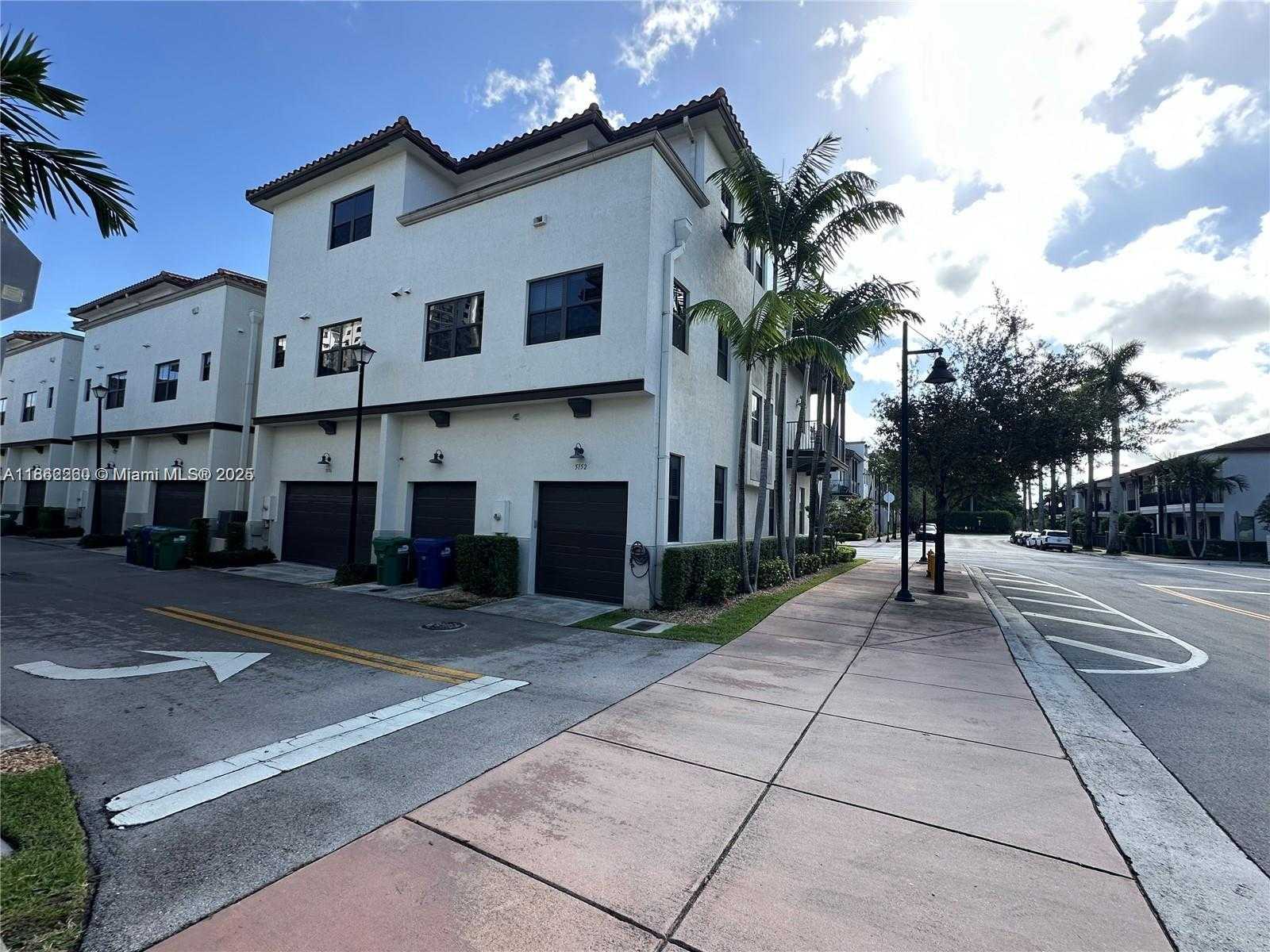 Small Image of 5152 NORTH WEST 84TH AVE #., Doral Number 3