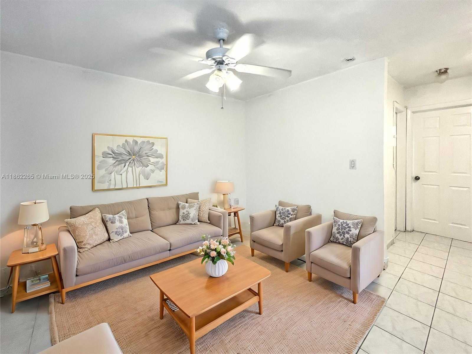 Small Image of 818 MERIDIAN AVE #8, Miami Beach Number 3