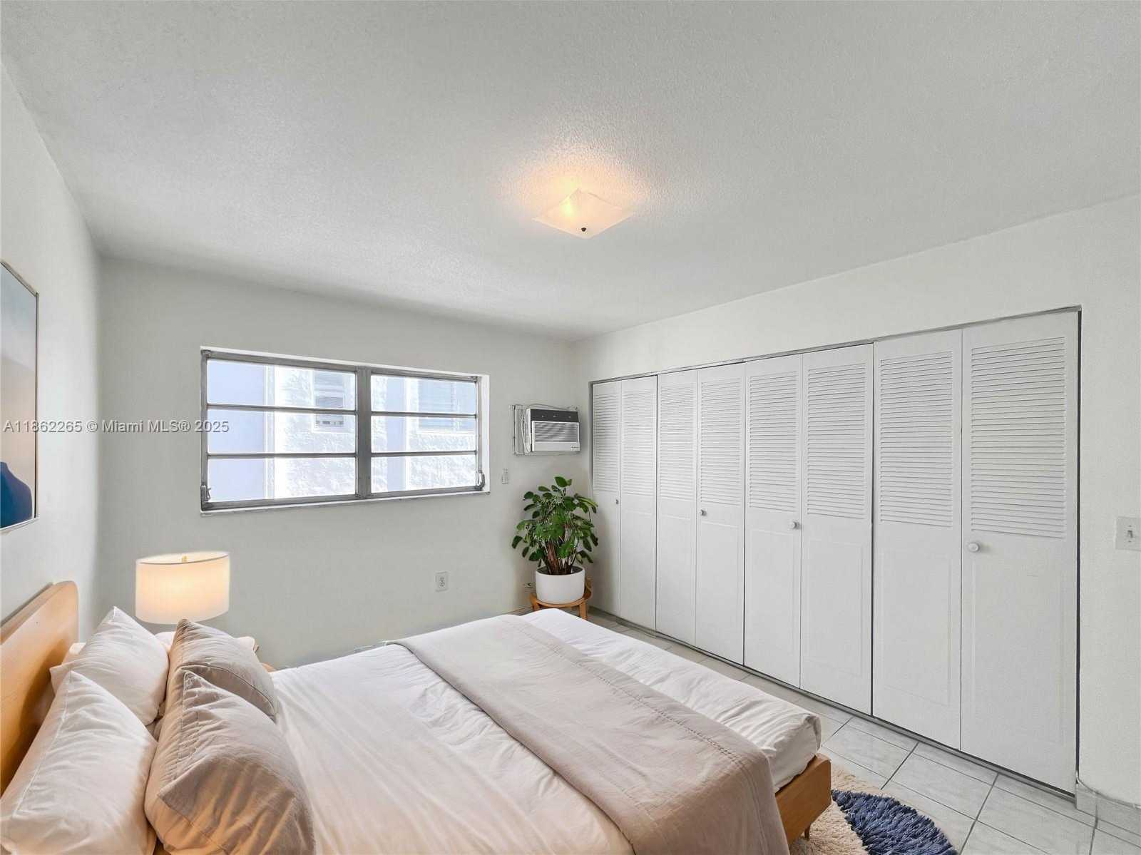 Small Image of 818 MERIDIAN AVE #8, Miami Beach Number 5