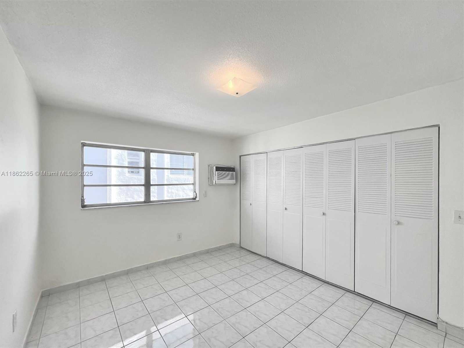 Small Image of 818 MERIDIAN AVE #8, Miami Beach Number 6