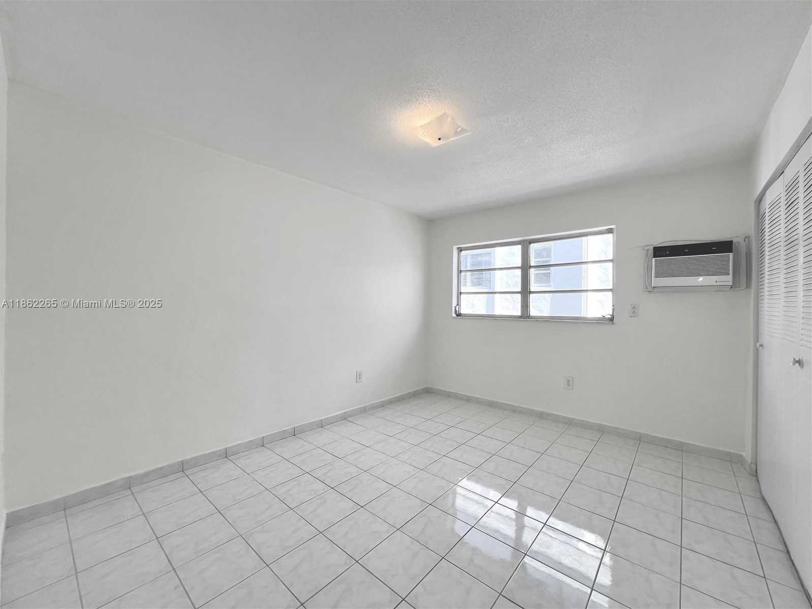Small Image of 818 MERIDIAN AVE #8, Miami Beach Number 7