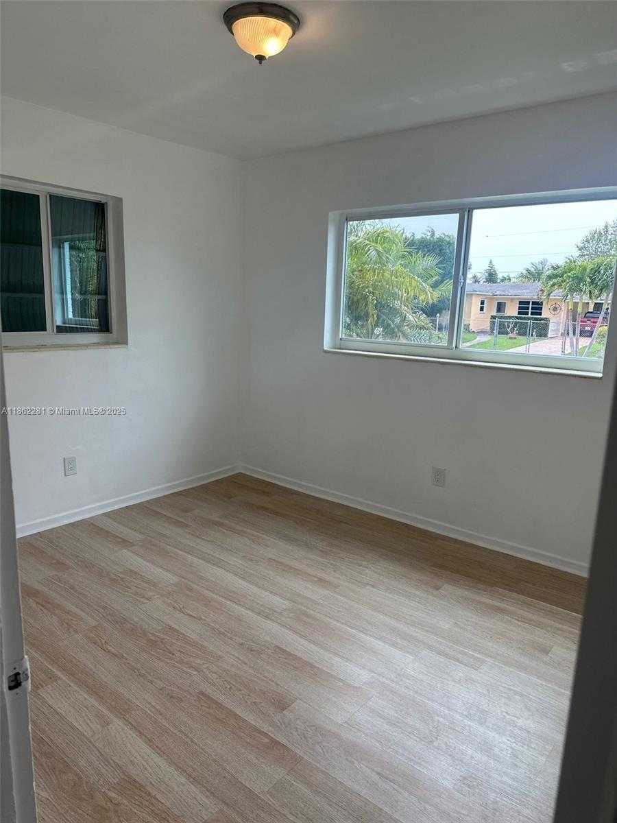 Small Image of 12455 SOUTH WEST 187TH ST, Miami Number 3