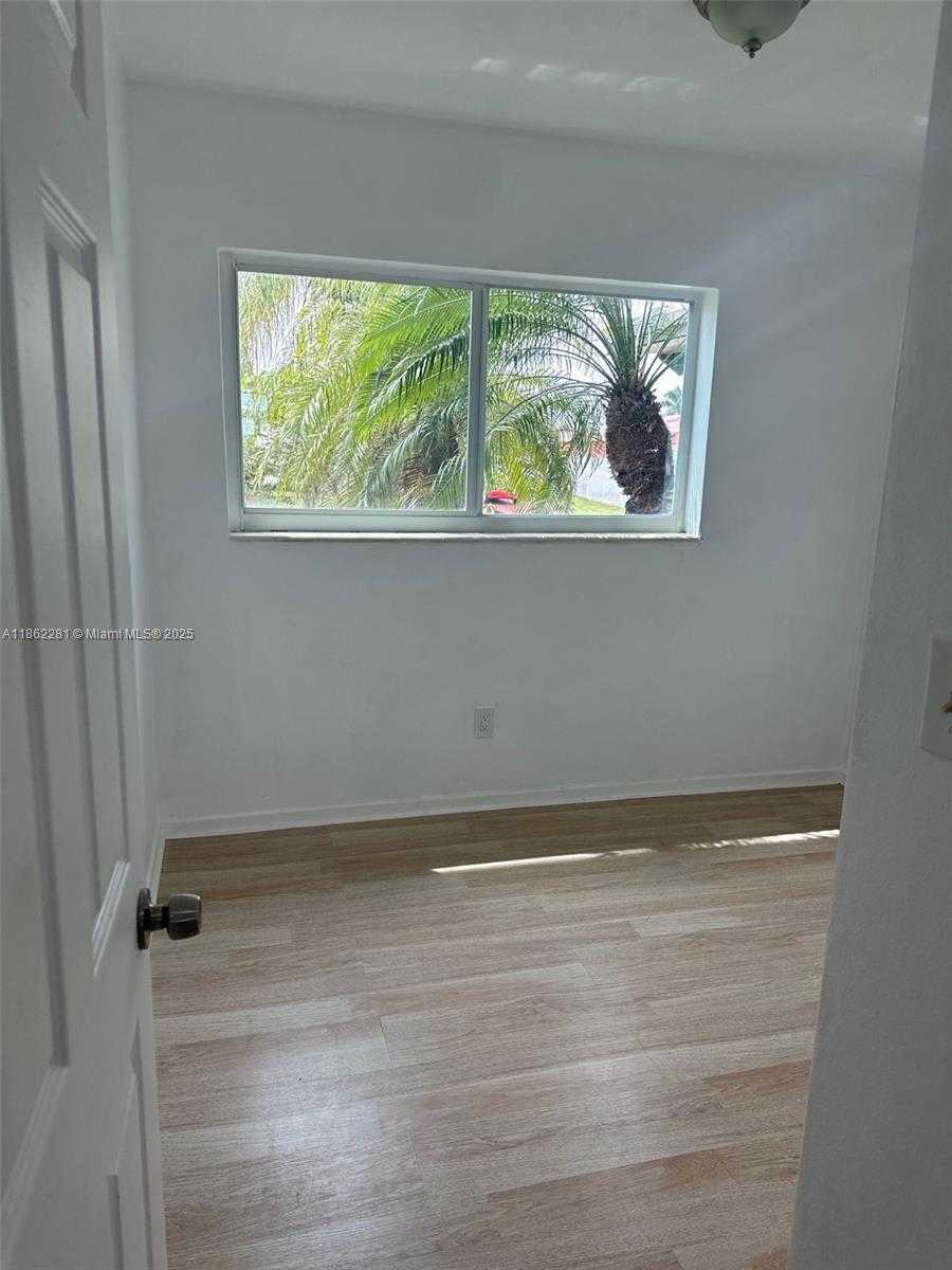 Small Image of 12455 SOUTH WEST 187TH ST, Miami Number 6