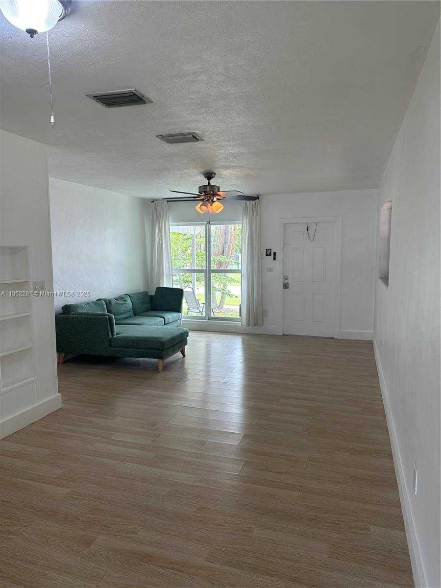 Small Image of 12455 SOUTH WEST 187TH ST, Miami Number 7