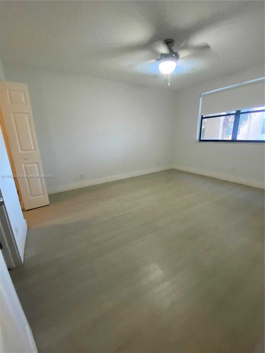 Small Image of 8100 GENEVA CT #337, Doral Number 10