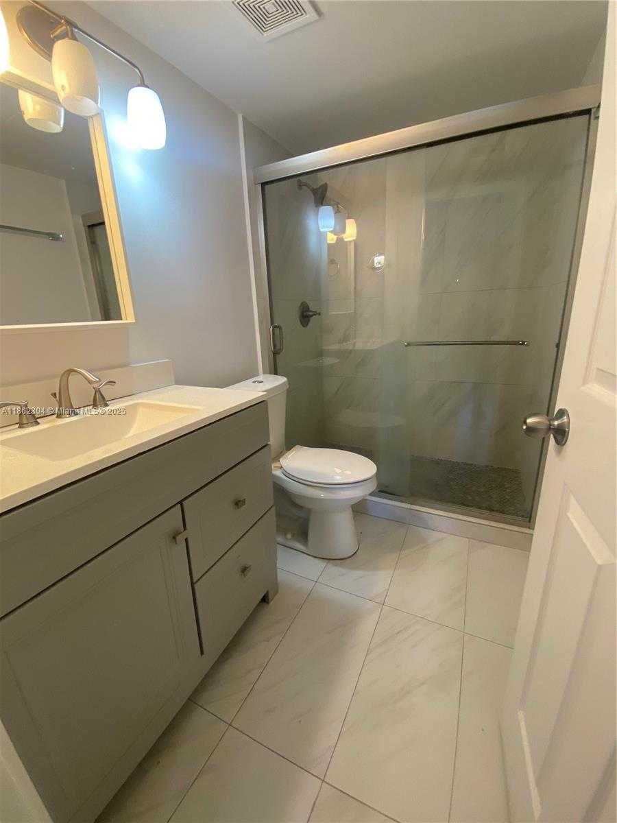 Small Image of 8100 GENEVA CT #337, Doral Number 11