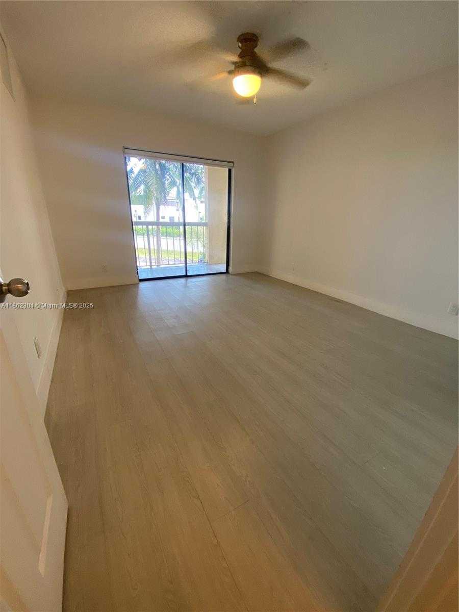 Small Image of 8100 GENEVA CT #337, Doral Number 13