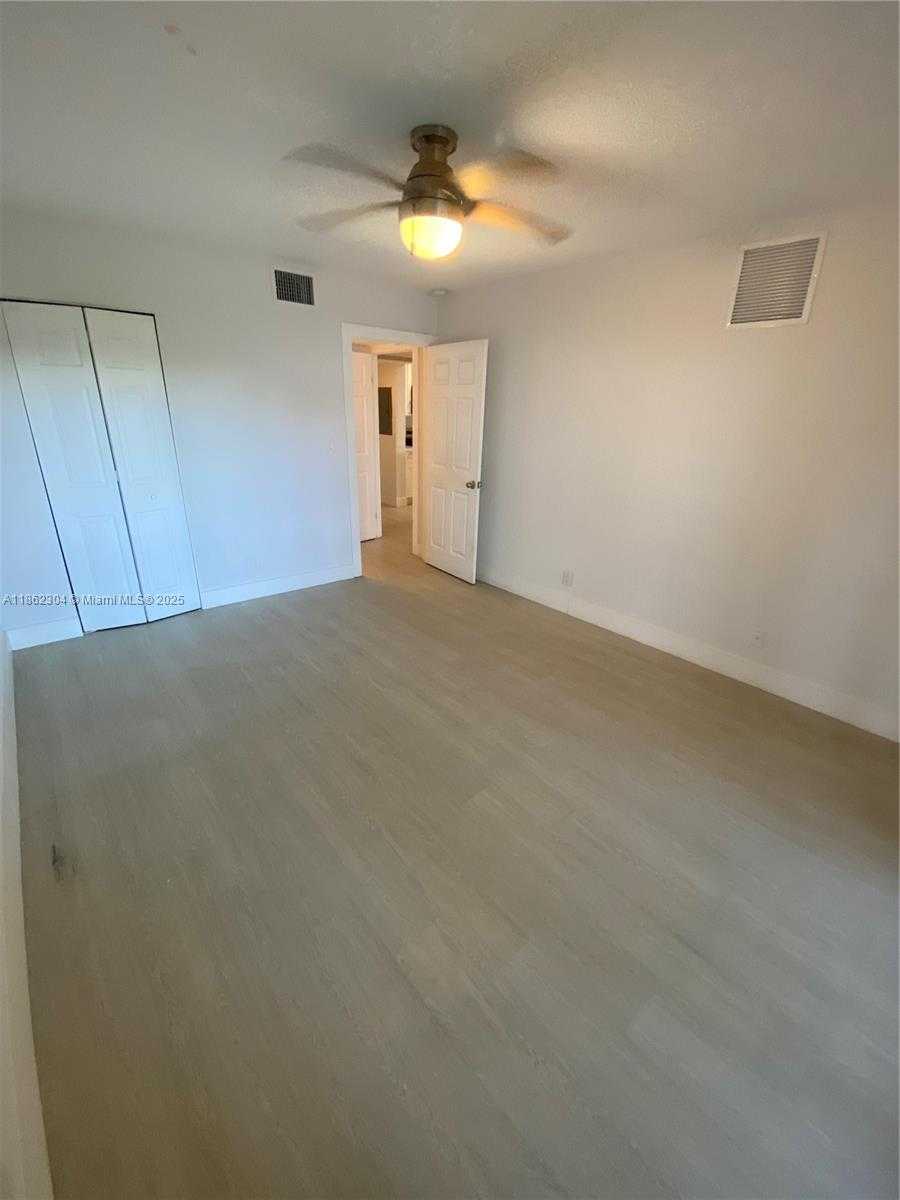 Small Image of 8100 GENEVA CT #337, Doral Number 14