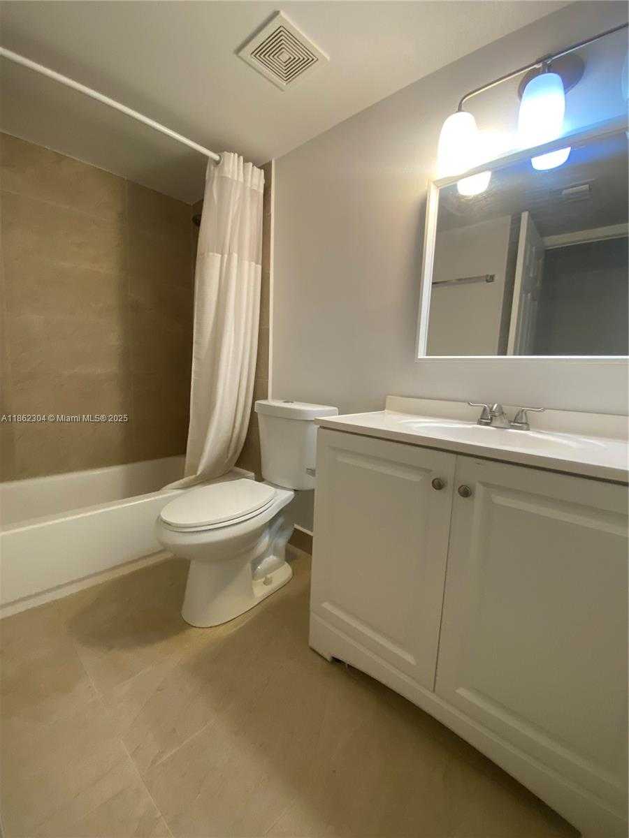 Small Image of 8100 GENEVA CT #337, Doral Number 16
