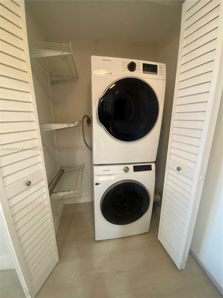 Small Image of 8100 GENEVA CT #337, Doral Number 17