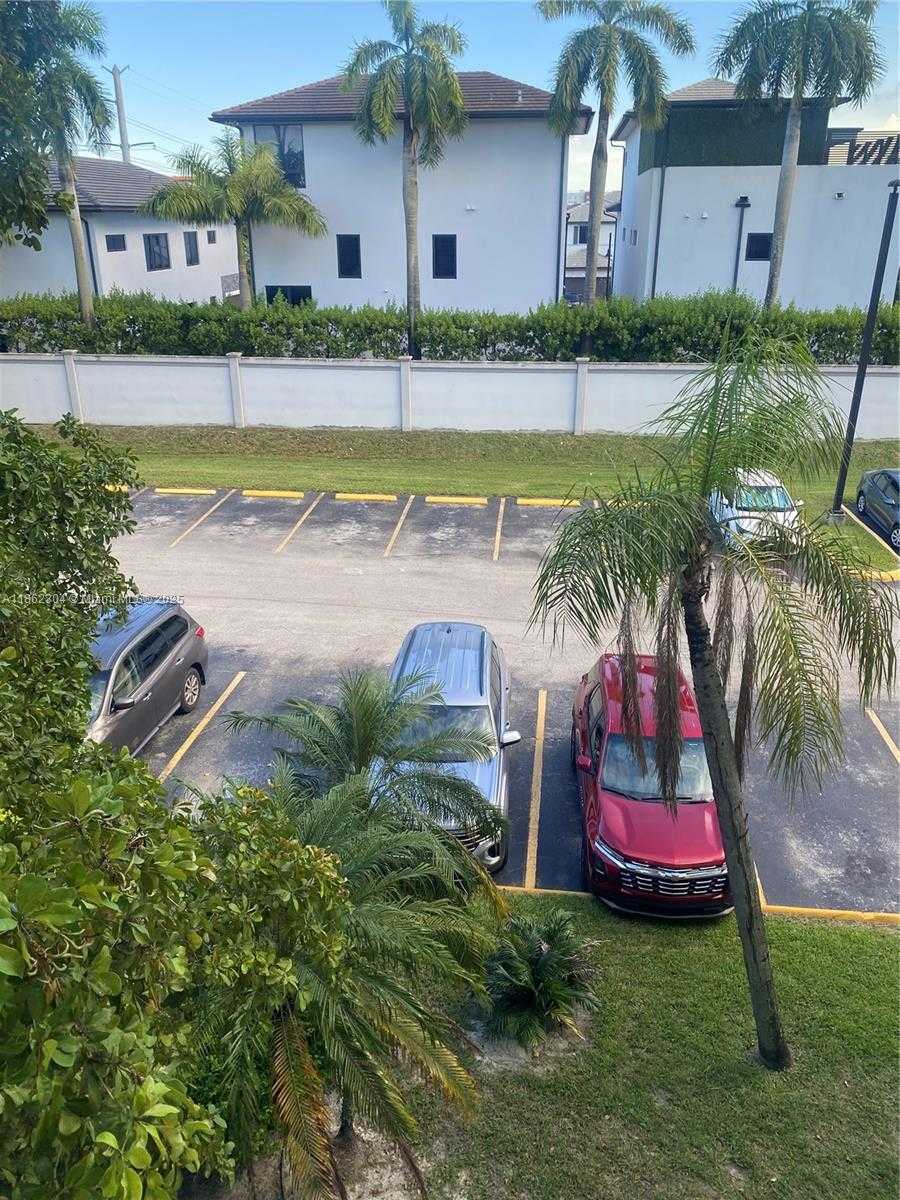 Small Image of 8100 GENEVA CT #337, Doral Number 19